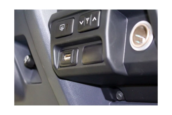 USB разъем в штатную заглушку Nissan