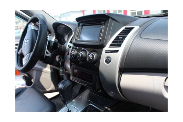 Рамка Mitsubishi Pajero Sport 2008+ для переноса БК вниз (6 кнопок)