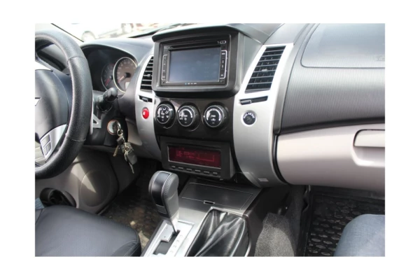 Рамка Mitsubishi Pajero Sport 2008+ для переноса БК вниз (6 кнопок)